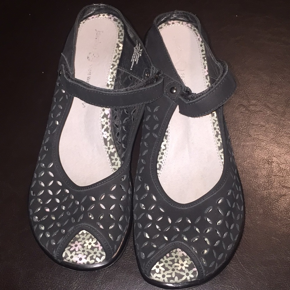 Sport Wedge Design black heels
